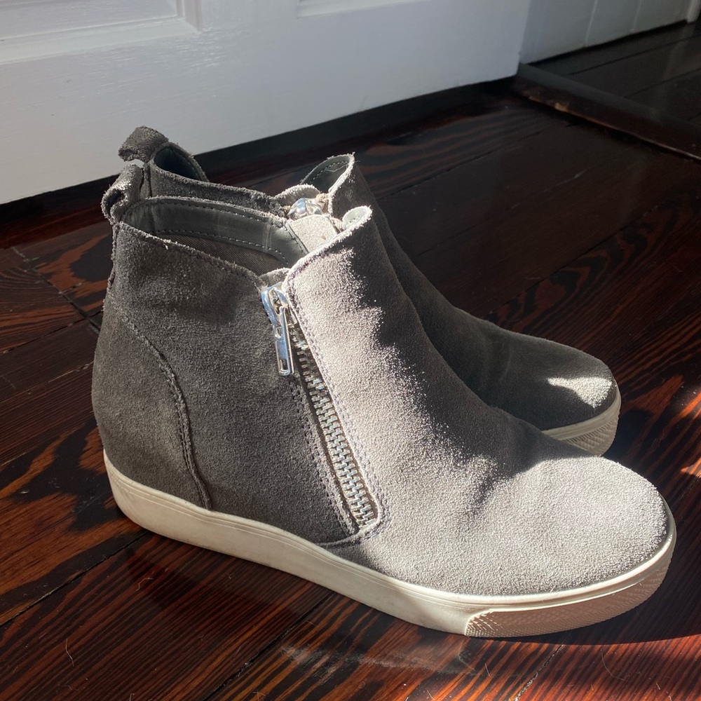 STEVE MADDEN gray booties